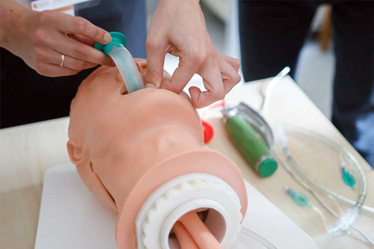 Guedel airway insertion | Image