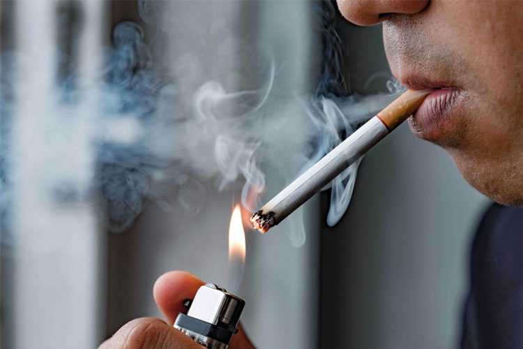 person smoking is at risk of pneumonia
