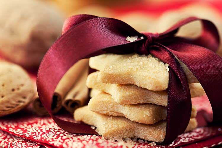 Cookies wrapped in a ribbon | Image