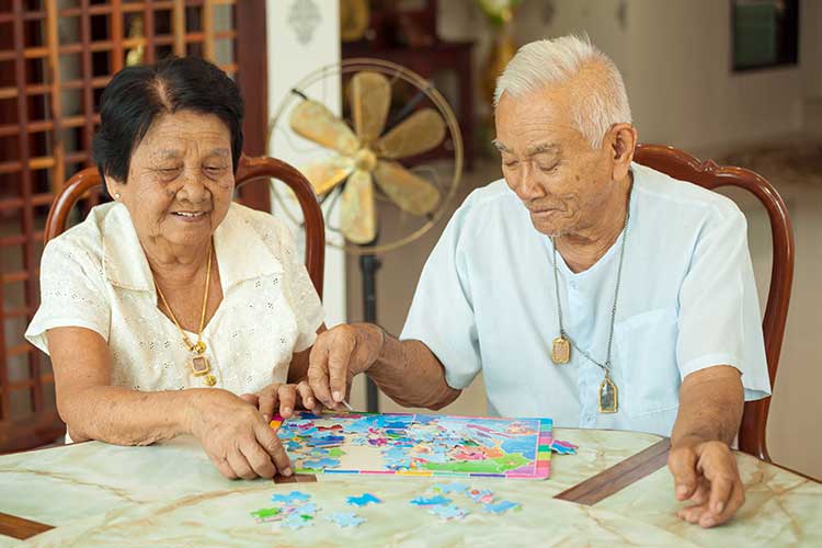 couple doing jigsaw puzzle