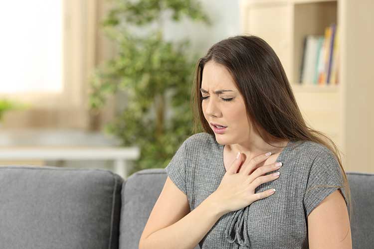 anaphylaxis symptoms swelling tightness throat